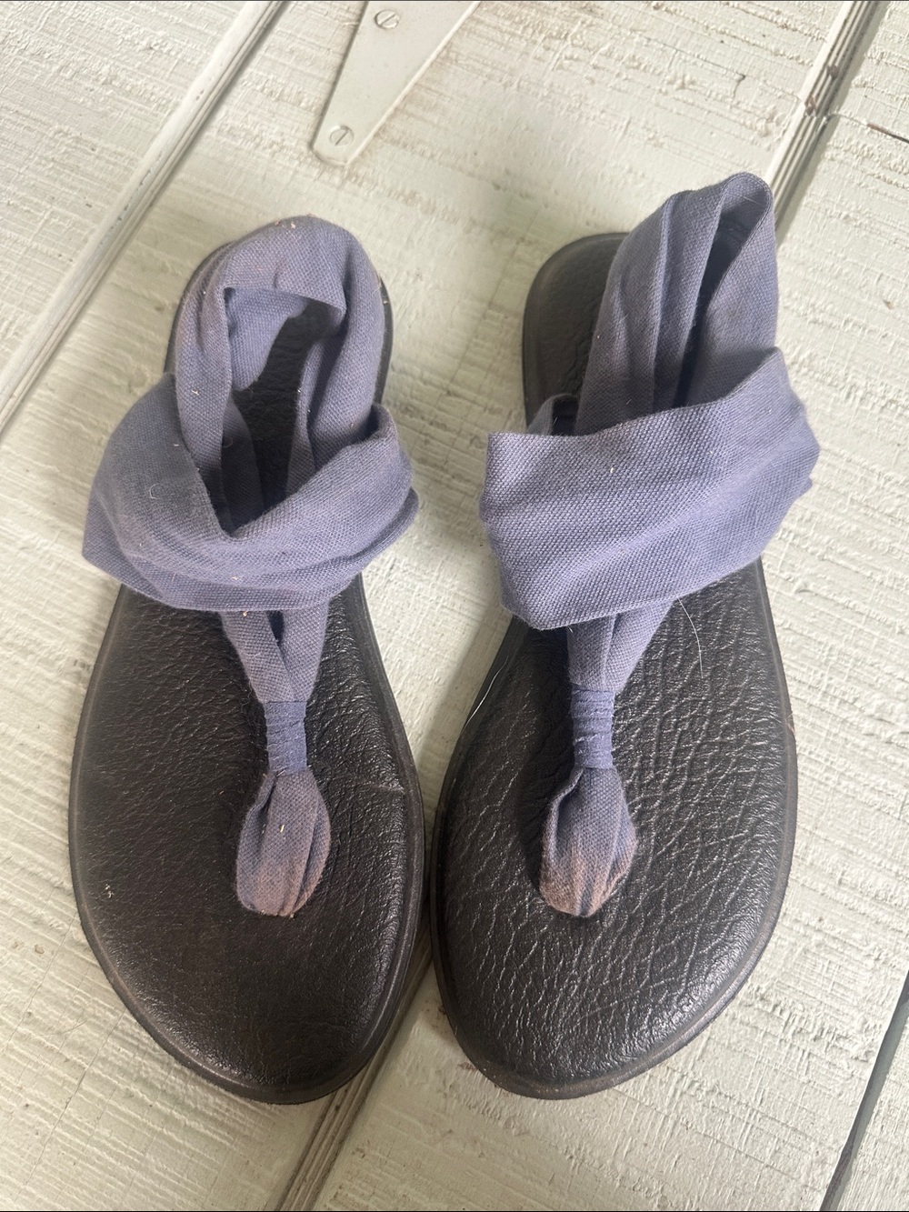Sanuk Women's Black Sandal with Lavender Fabric Wraps